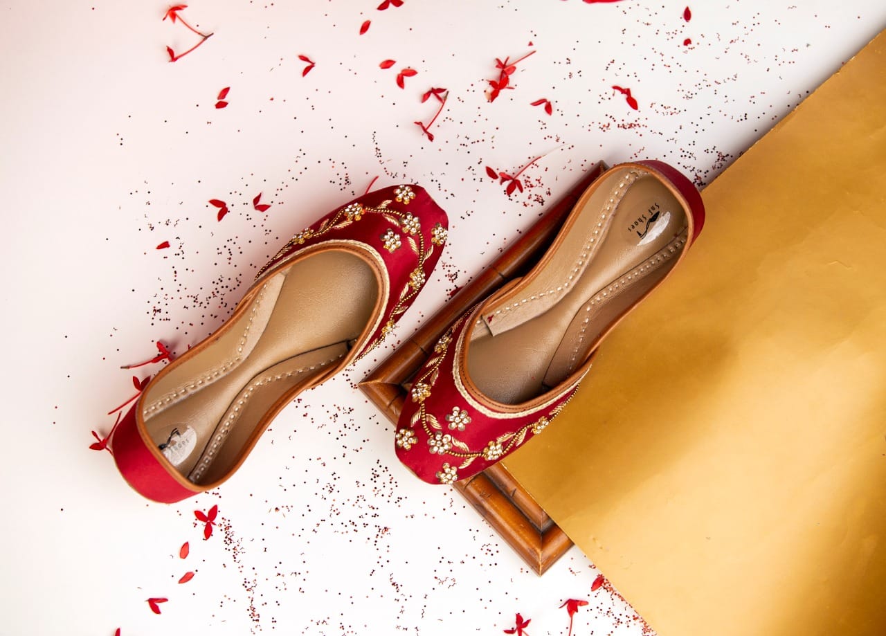 2220-2.jpeg Maroon Khussa For Her-2220 - Image 1