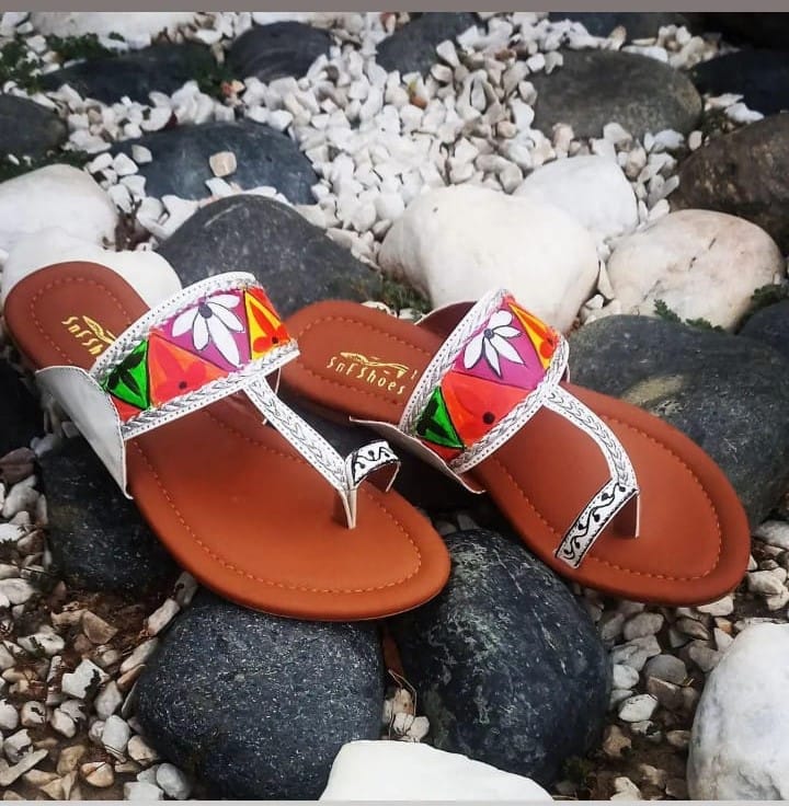 400-white-2.jpeg White Painted Kolapuri - Image 1