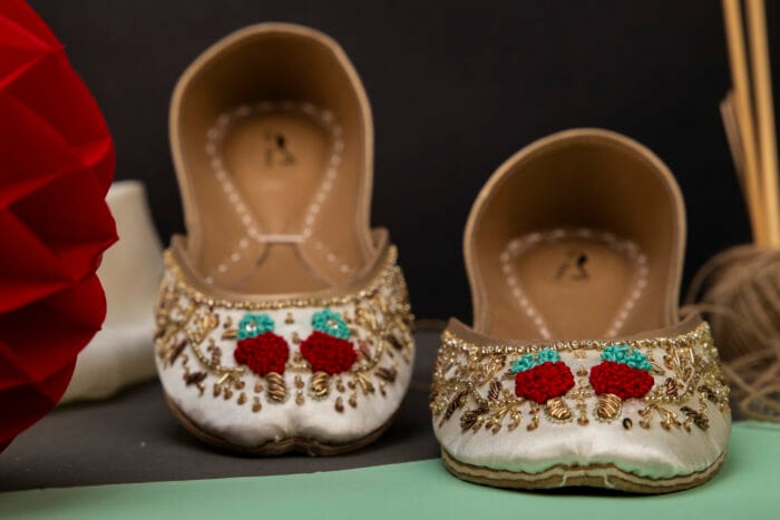 Off White Khussa With Parrot Serenity-Se-22 - Image 3