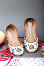 Zinnia Off White Khussa - Image 2