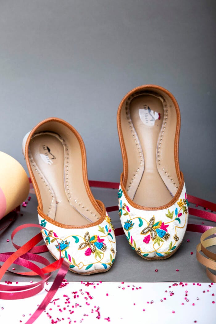 Zinnia Off White Khussa - Image 2