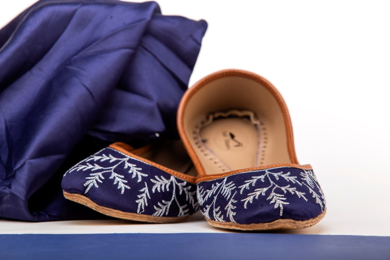 WhatsApp-Image-2022-08-31-at-6.11.34-PM.jpeg 2288 Blue khussa for her - Image 1