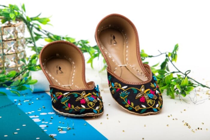 Black Elegance Embroidered Khussa Zinnia - Image 4