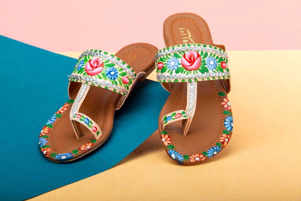 WhatsApp-Image-2022-09-28-at-3.12.18-PM-2.jpeg Hand Painted Light.Pink Kolapuri For Her-4008 - Image 1