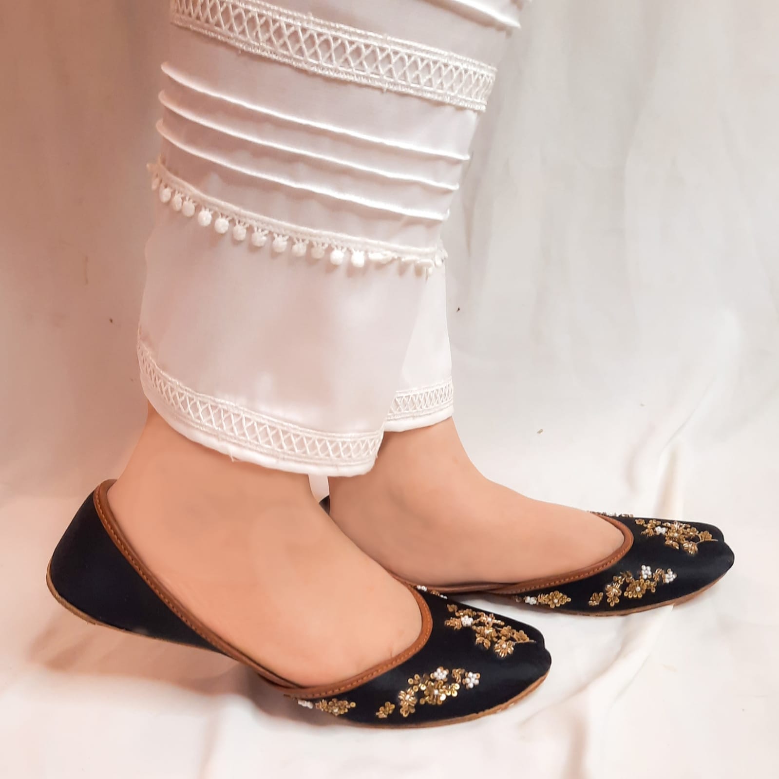 WhatsApp Image 2023-01-14 at 11.41.59 AM (1) Black Khussa For Her-SE-01 - Image 1