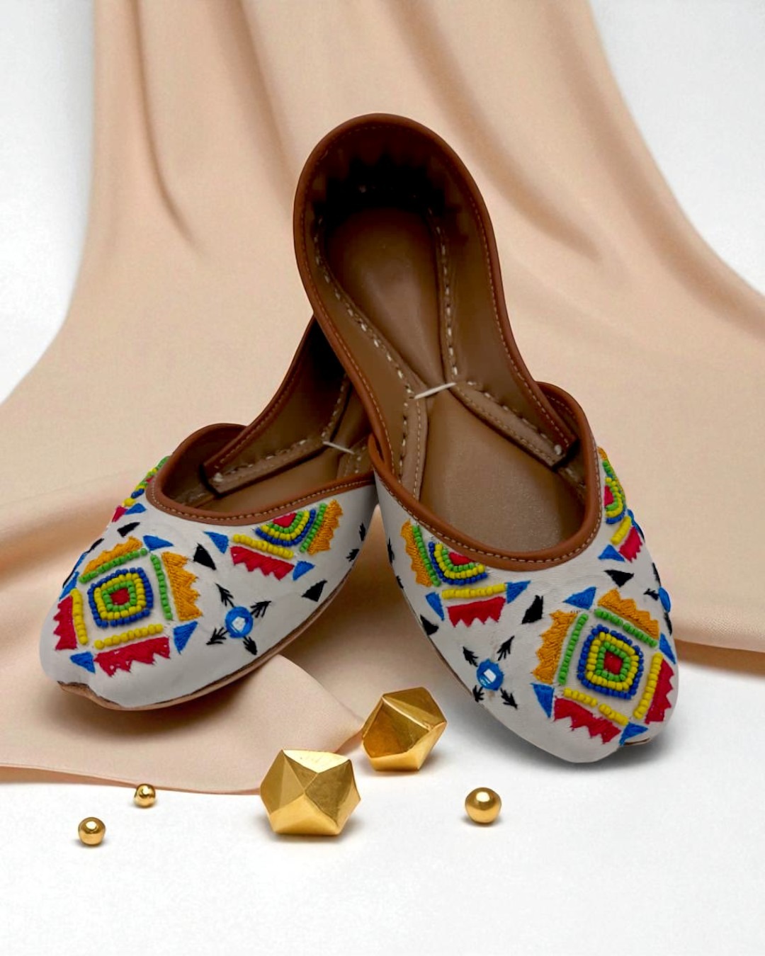 White Khussa For Her White Khussa For Her