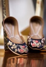 Black embroidered khussa for her SE-40 - Image 2