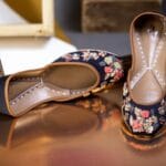 Black embroidered khussa for her SE-40