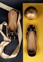 Embroidered Khussa in Black-Se-57 - Image 4