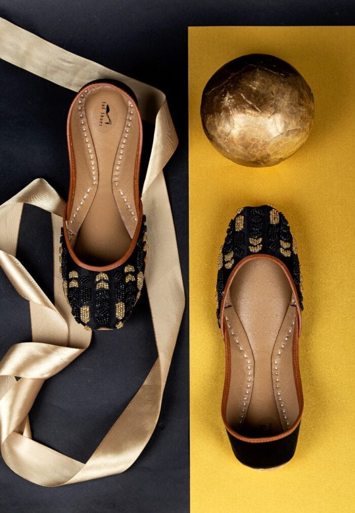 Embroidered Khussa in Black-Se-57 - Image 4