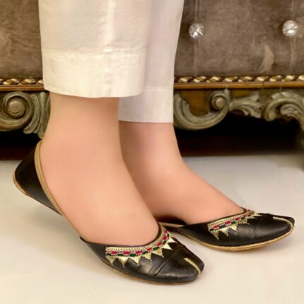 zari khussa in black