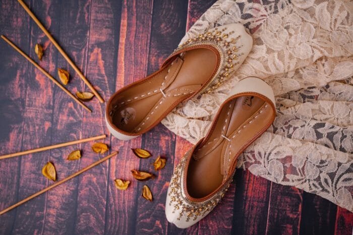 2331 off White - Image 2