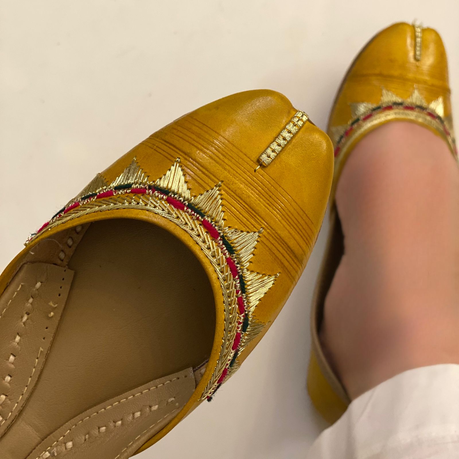 zari khussa in yellow zari khussa in yellow