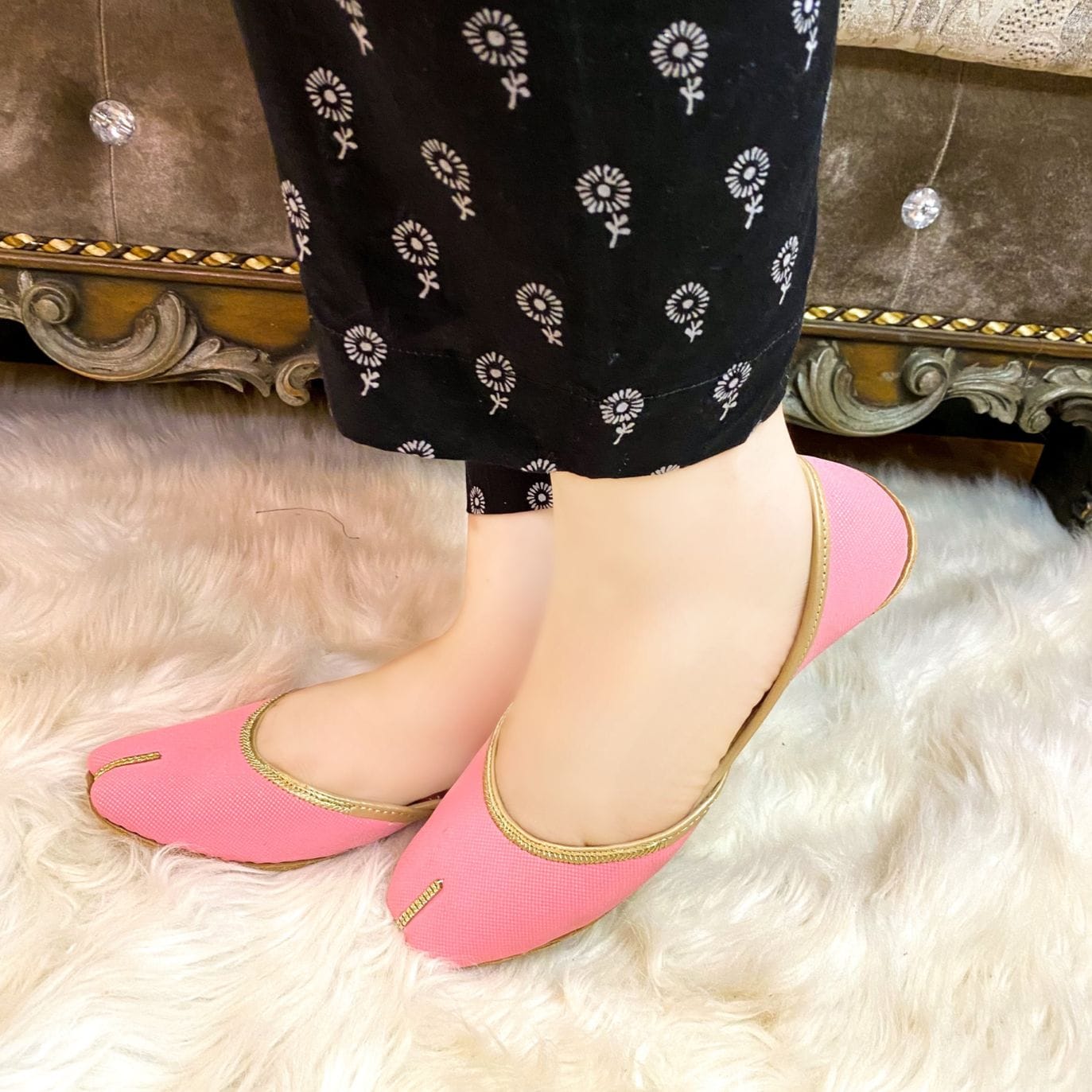 WhatsApp Image 2023-05-23 at 5.44.22 PM (2) Classic Comfort Khussa - Pink 2003 - Image 1