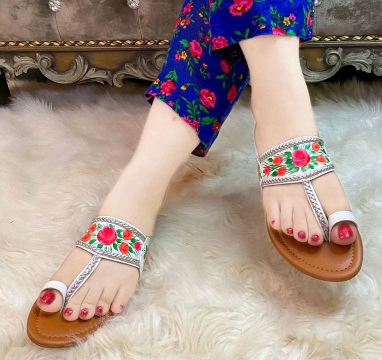 356780734_9925851160790318_8635243884718099602_n White Hand Painted Kolapuri For Her-4007 - Image 1