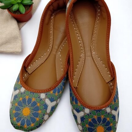 triangle khussa for her