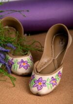 hand painiting khussa for her