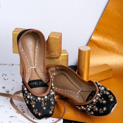 black and white khussa for her