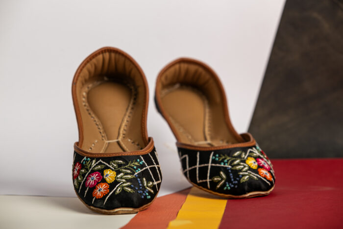 Colorburst Embroidered Khussa