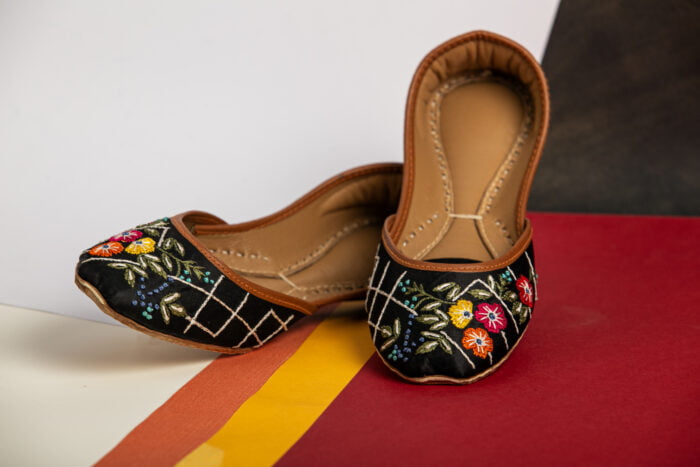 Colorburst Embroidered Khussa