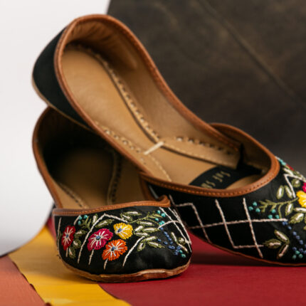 Colorburst Embroidered Khussa