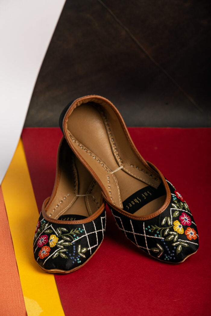 Colorburst Embroidered Khussa