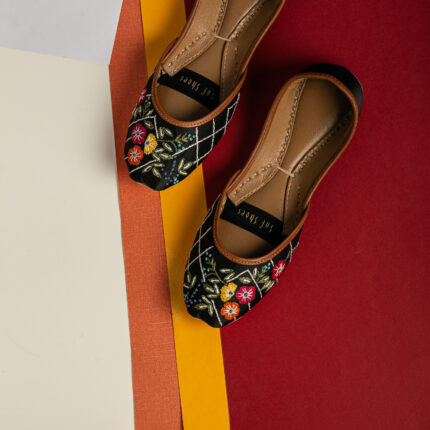 Colorburst Embroidered Khussa