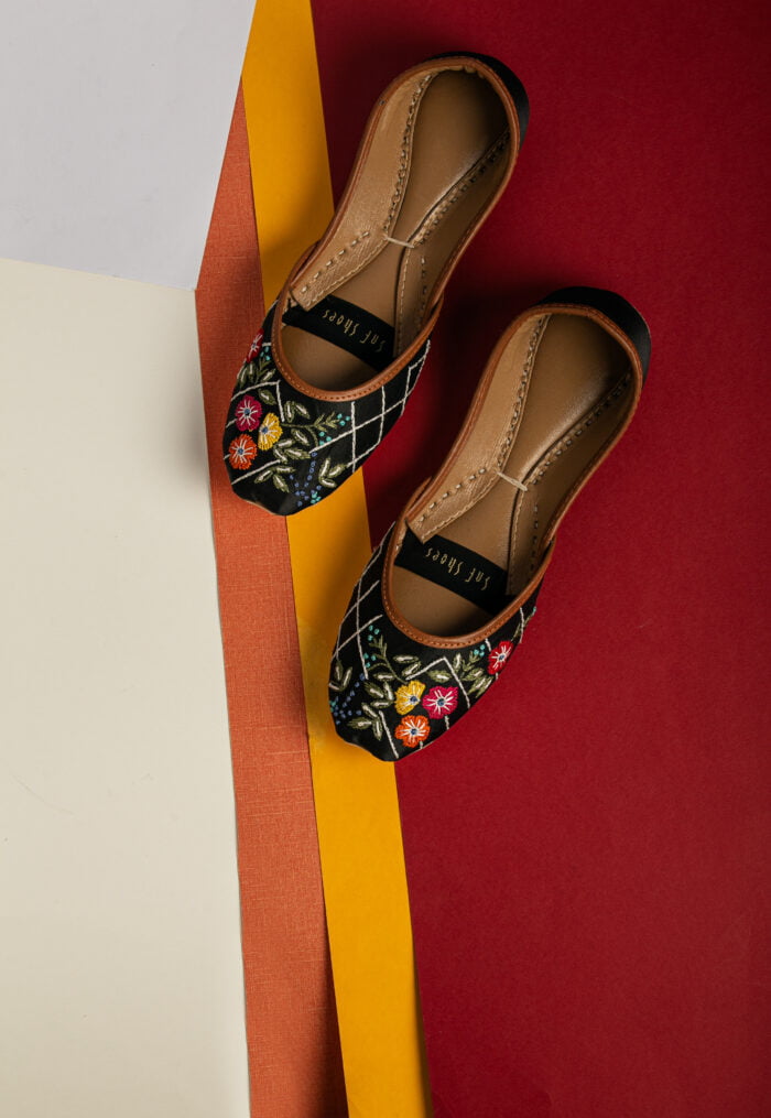 Colorburst Embroidered Khussa