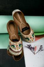 Peacock embroidered khussa