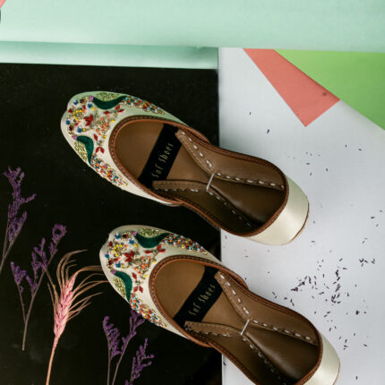 Peacock embroidered khussa