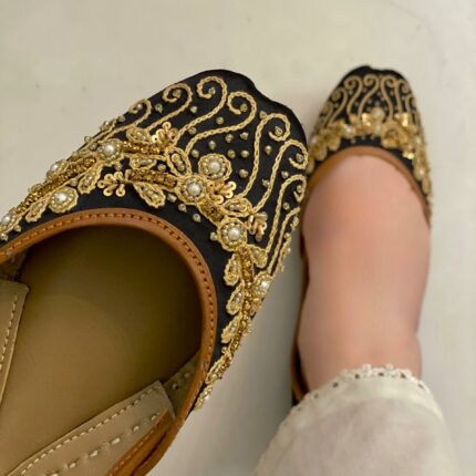 black khussa for her