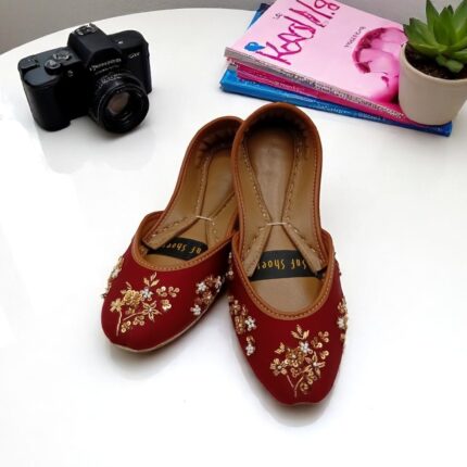 maroon khussa for her