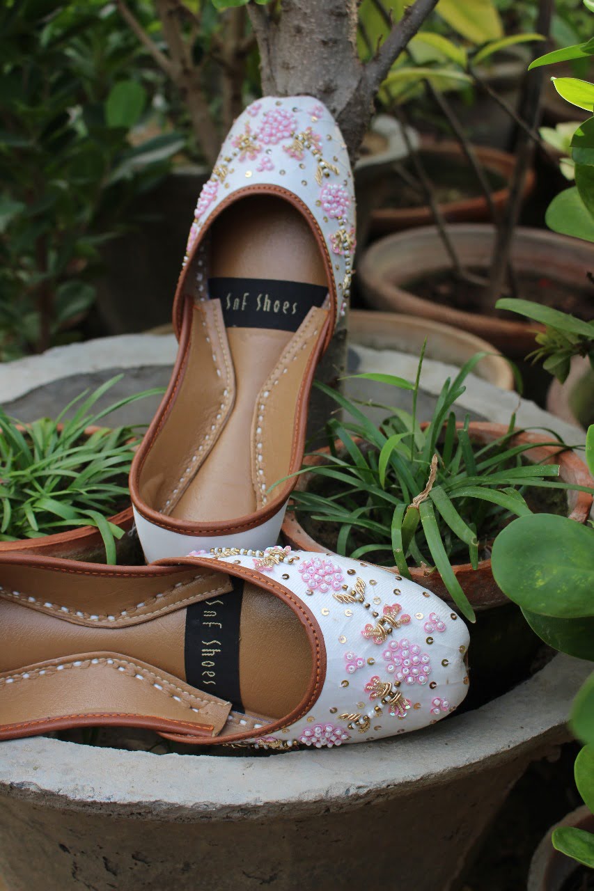 White Khussa For Her White Khussa For Her