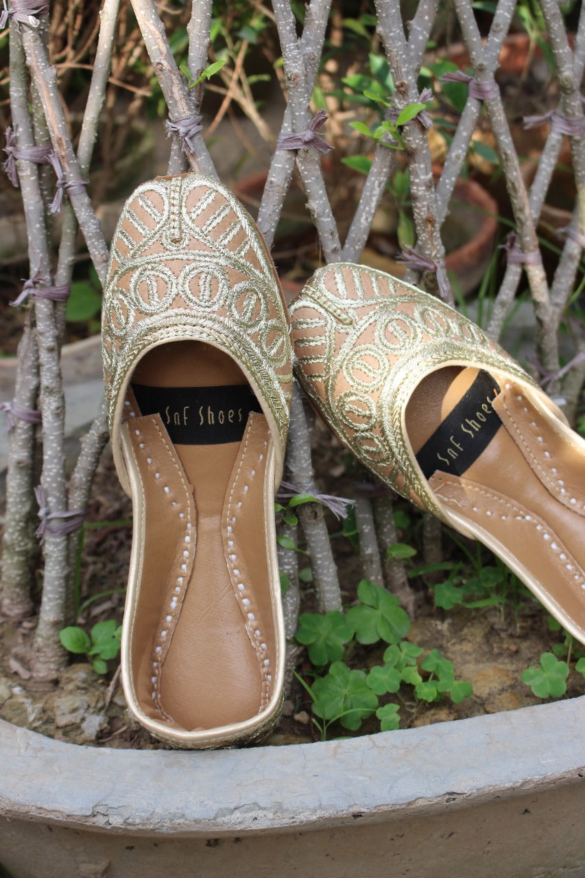 Golden Tilla Khussa For Her- Golden Tilla Khussa For Her-