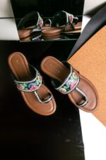 painting kolapuri in black