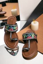 painting kolapuri in black