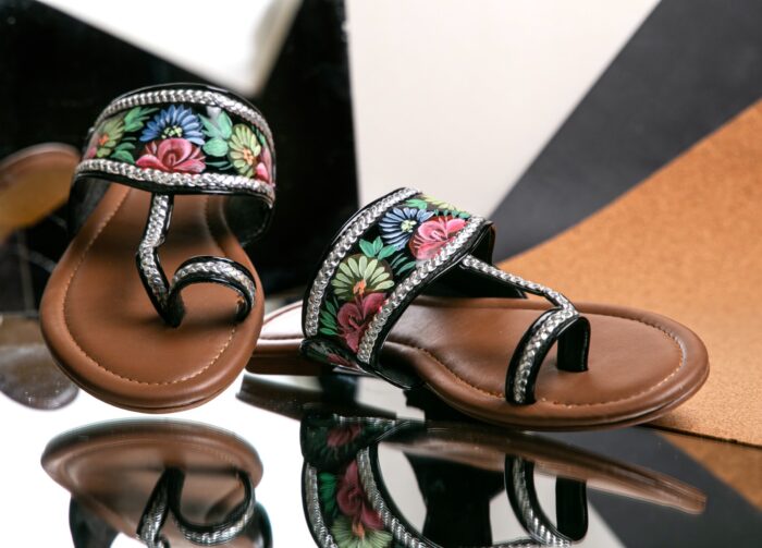 painting kolapuri in black