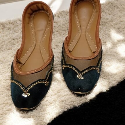 black net valvet khussa