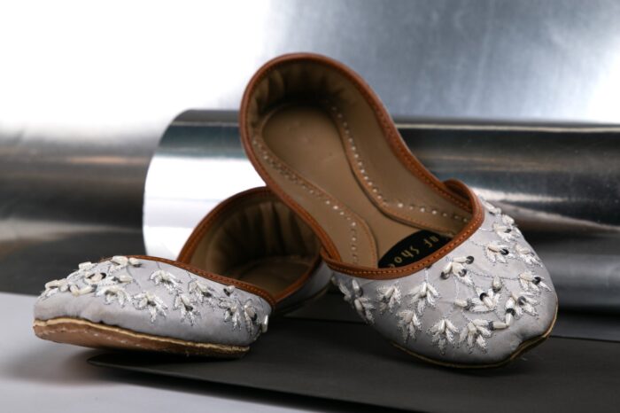 Silver Khussa With White Thread Work-2449 - Image 3