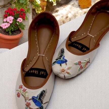 White Floral Bird Embroidery Khussa