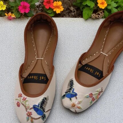 White Floral Bird Embroidery Khussa