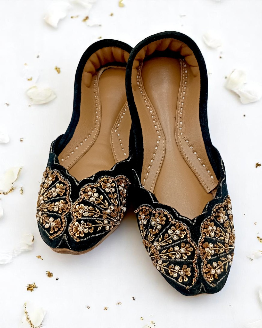 WhatsApp Image 2025-05-17 at 19.49.48_166d11bc Black Khussa For Her-2459