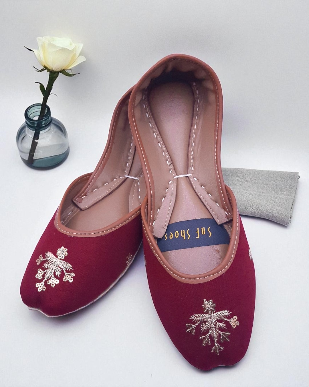 Maroon Khussa With Golden Bunch Maroon Khussa With Golden Bunch