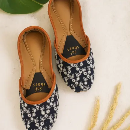 Black Khussa With Flower Thread Work-2491