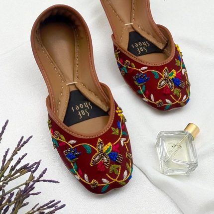 maroon khussa for her