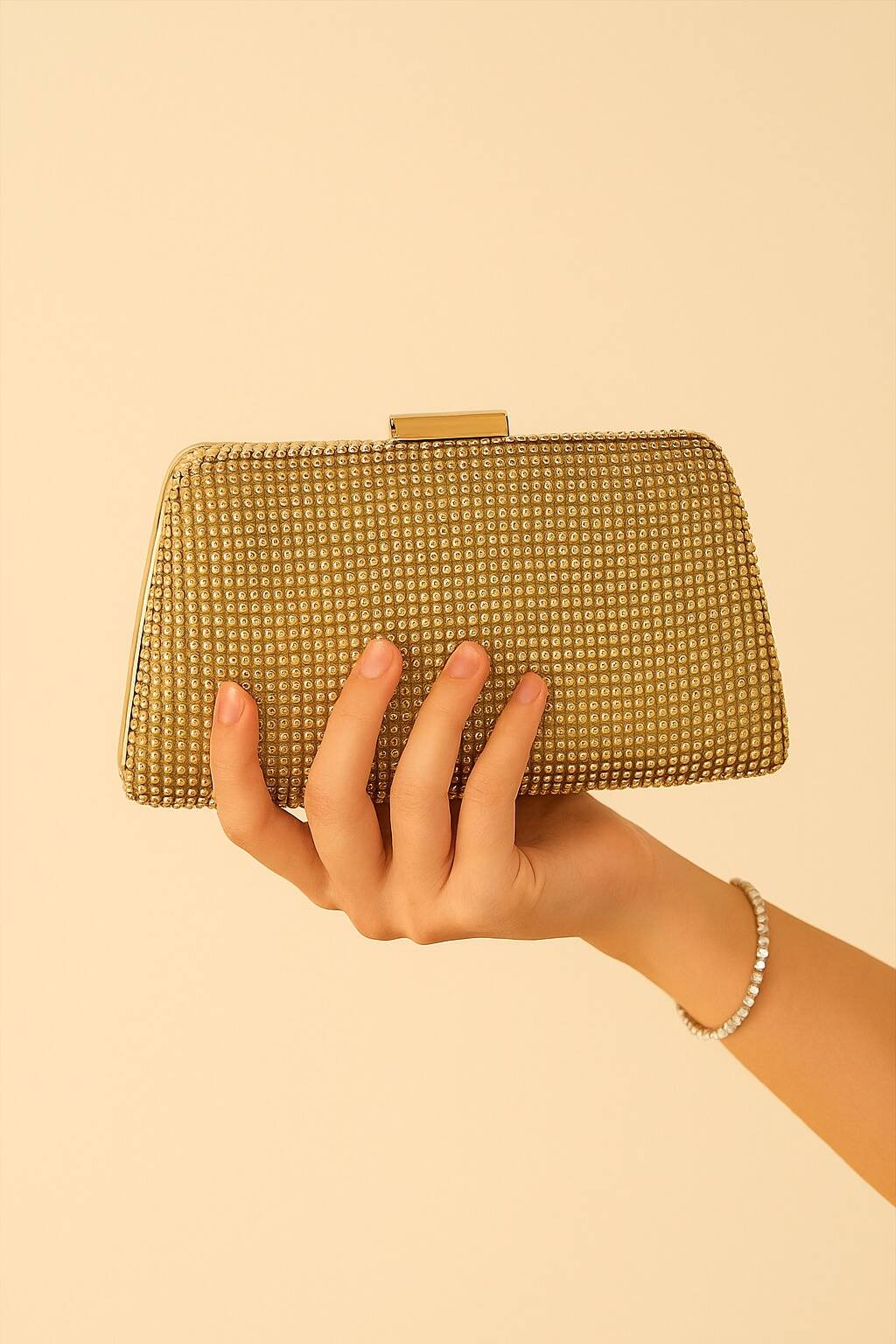 Shimmery Golden Clutch For Her Shimmery Golden Clutch For Her