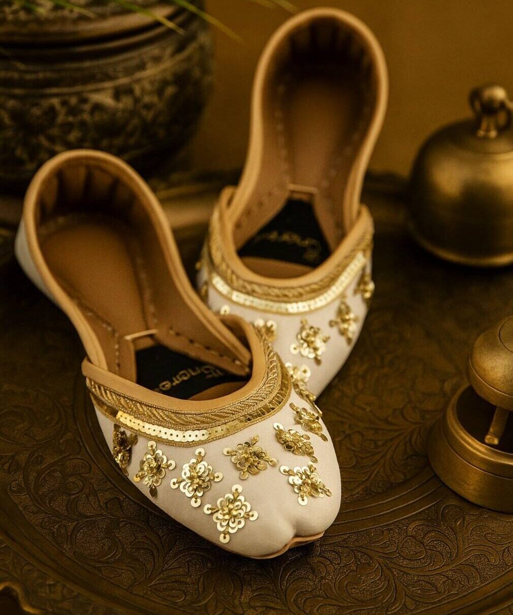 Off White Embroidered Khussa For her